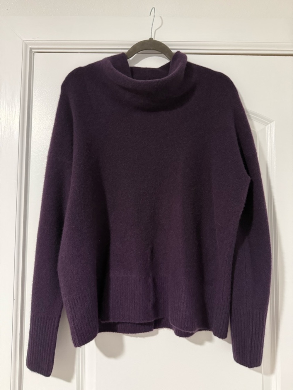 VINCE Women's SIZE M DEEP PURPLE COWL NECK 100% BOILED CASHMERE